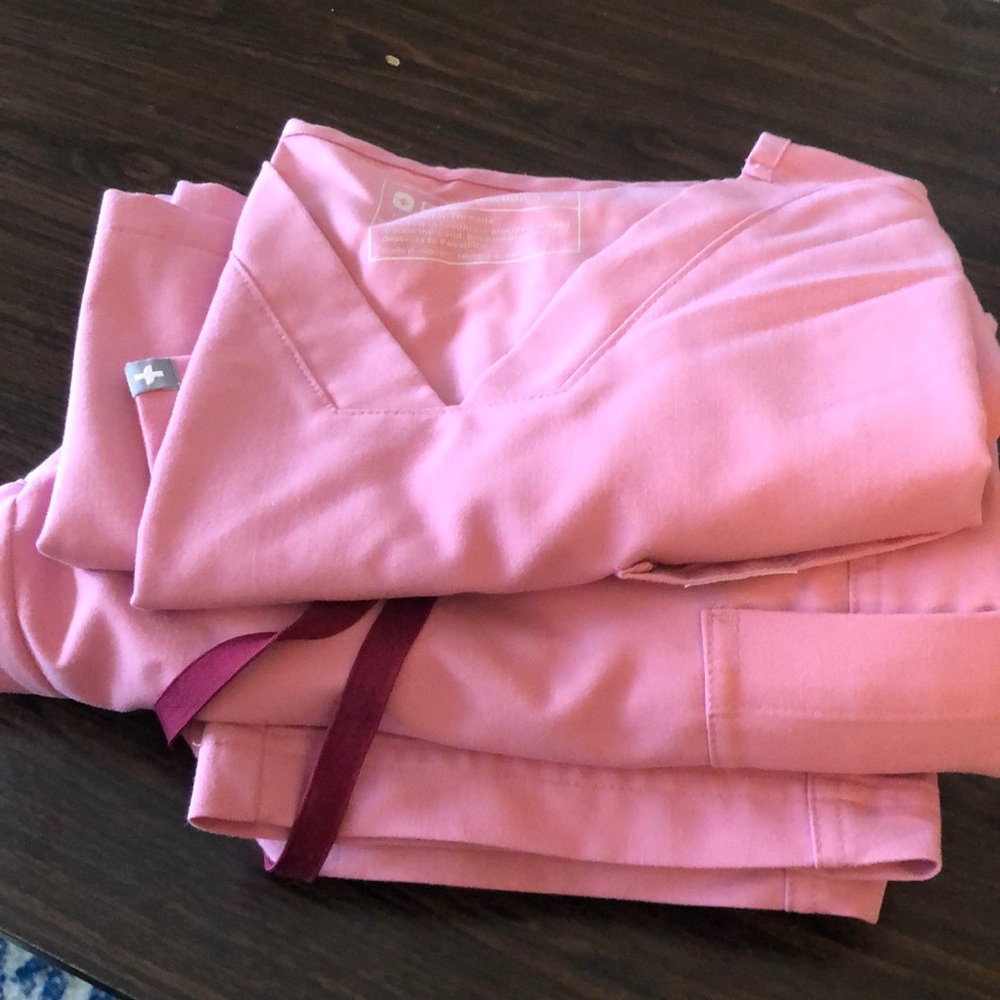 Men pink in medium. Worn once
- Top: 3-pocket Chisec 
- Bottom: Axim